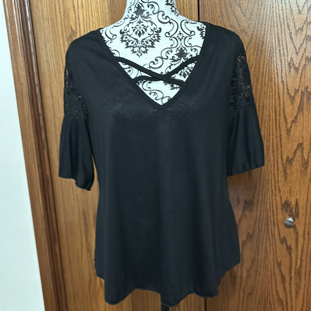 Women’s top with lace detail on sleeves
